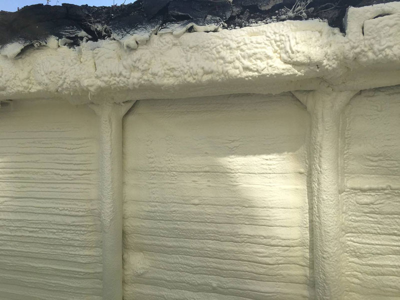 Утепление дома из бруса пеной